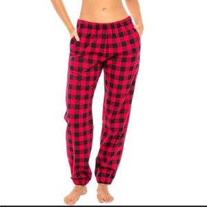 🛍️☀️ 3/$10 Red Plaid Pajama Pants ☀️🛍️